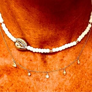 New So Cool Boho The Side Shell Glass Beaded Necklace White Silver